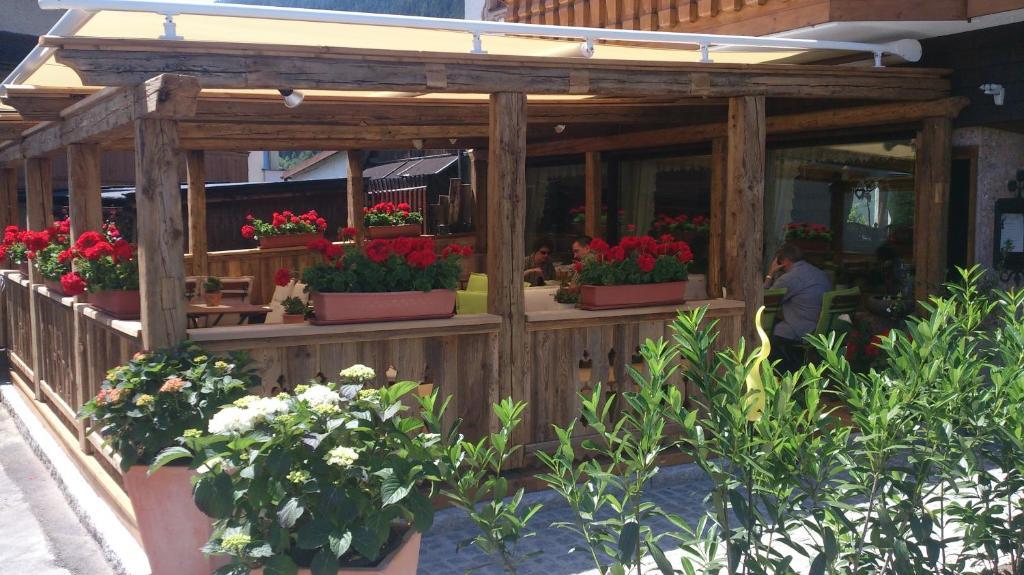Aparthotel Kroesbacher Фулпмес Екстериор снимка